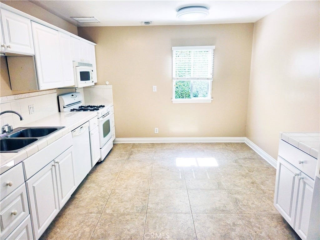 15219 Wyandotte - Photo 26