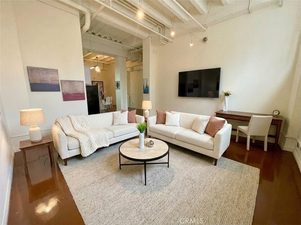 312 W 5th Street - Photo 0