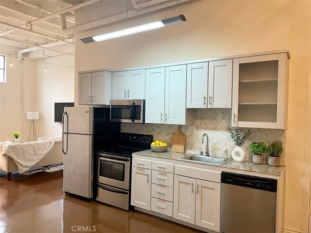 312 W 5th Street - Photo 3