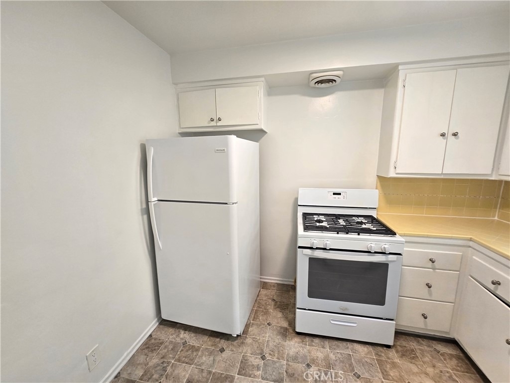 439 S Le Doux Road - Photo 4