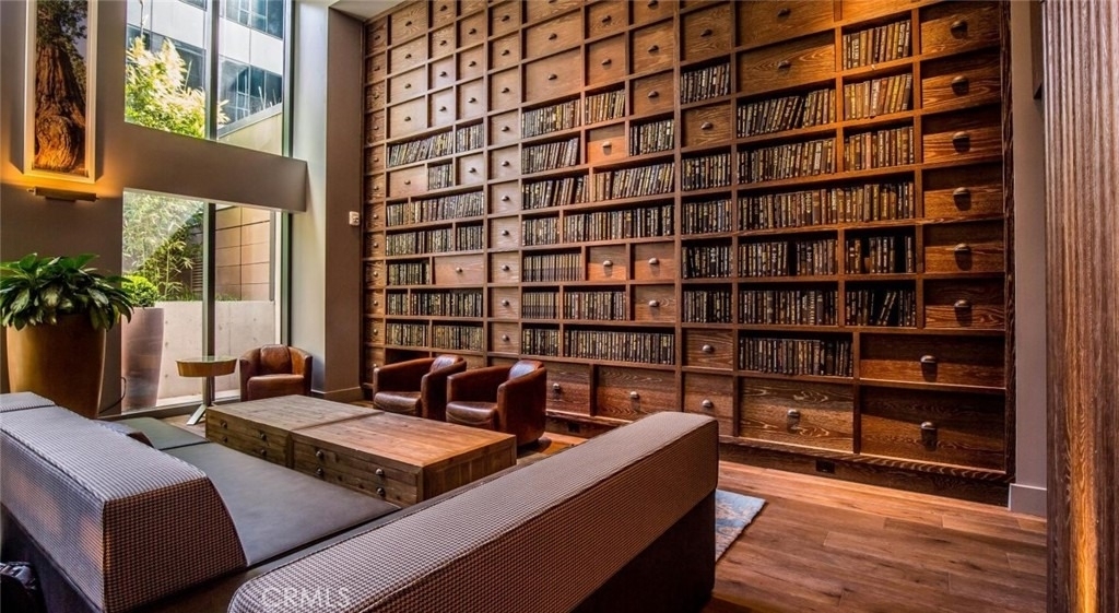 100 Van Ness Avenue - Photo 19
