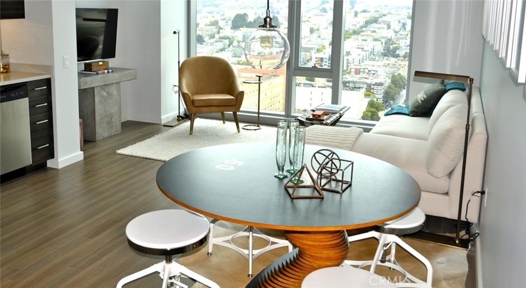 100 Van Ness Avenue - Photo 9