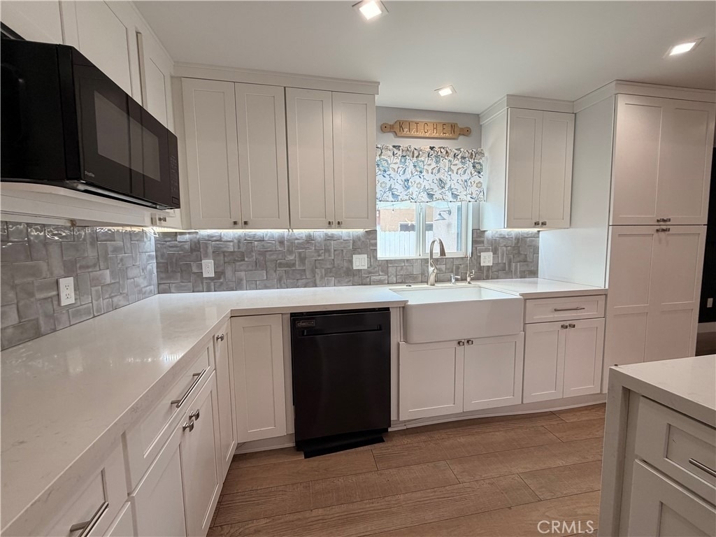 3434 Pontiac - Photo 16