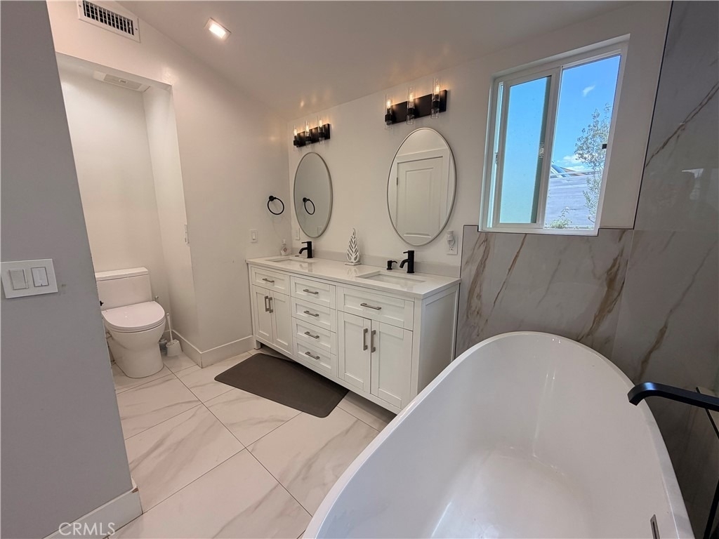 3434 Pontiac - Photo 25