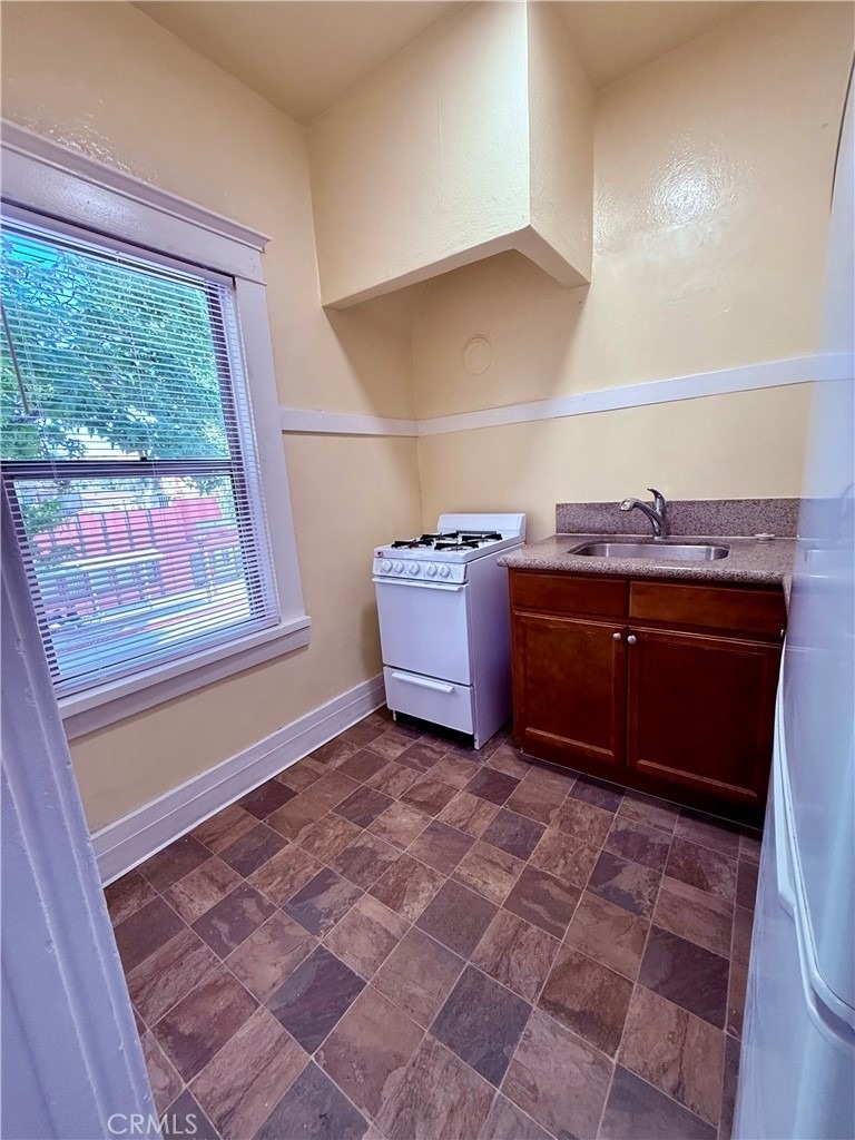 406 Linden Avenue - Photo 3
