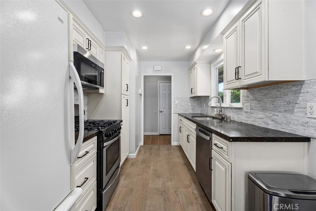1325 W Ash - Photo 2