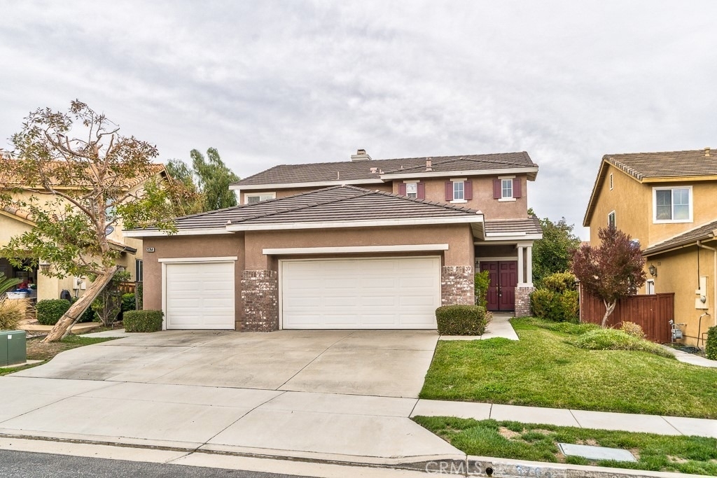 23764 Cloverleaf - Photo 0
