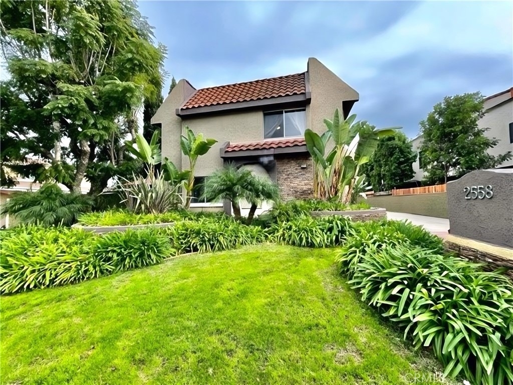 2558 Orange Avenue - Photo 3