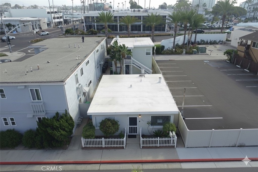 522 Clubhouse Avenue - Photo 1