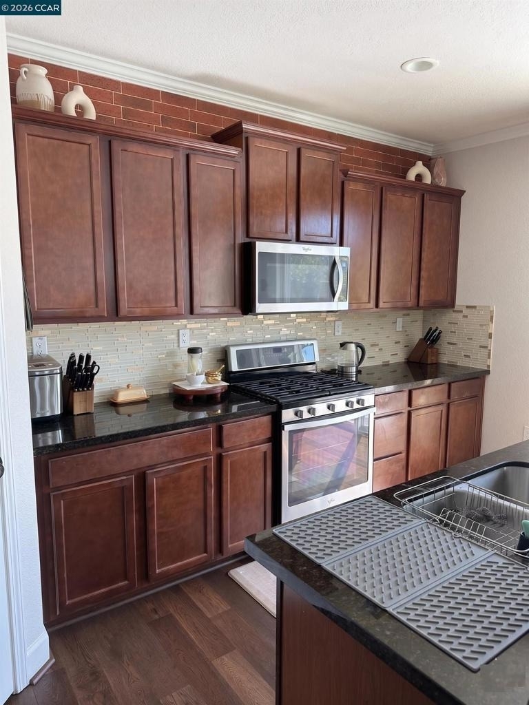 1826 Rosemary Dr - Photo 6