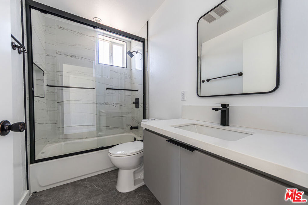 6702 Balboa Boulevard - Photo 10