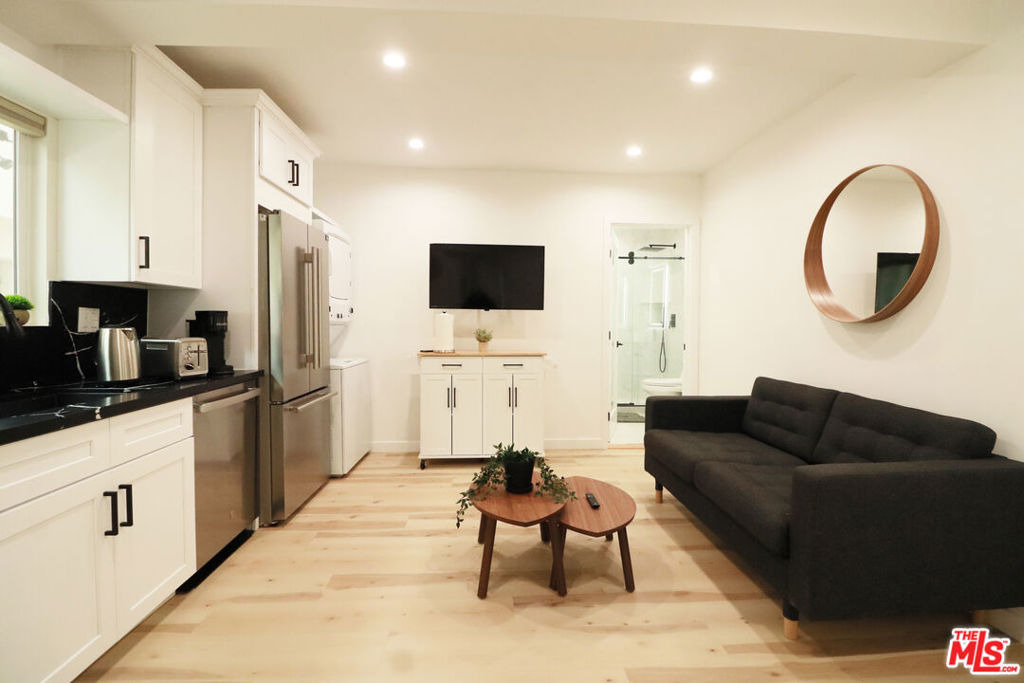 9040 Phyllis Avenue - Photo 2