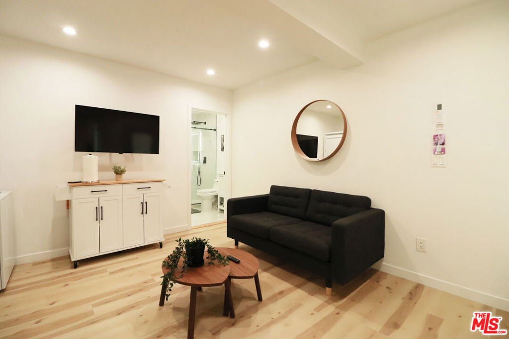9040 Phyllis Avenue - Photo 3