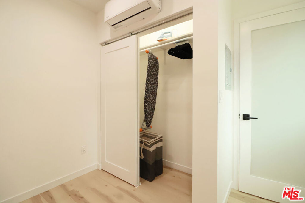 9040 Phyllis Avenue - Photo 10