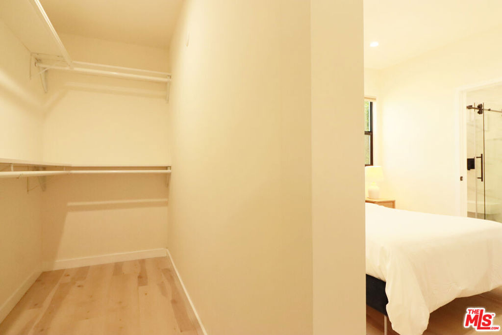 9040 Phyllis Avenue - Photo 15
