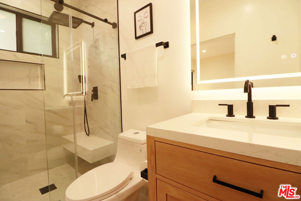 9040 Phyllis Avenue - Photo 9