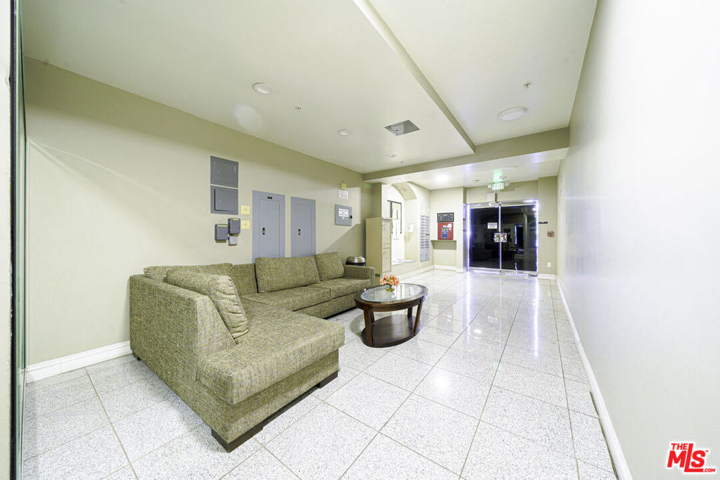 440 S Occidental Boulevard - Photo 3