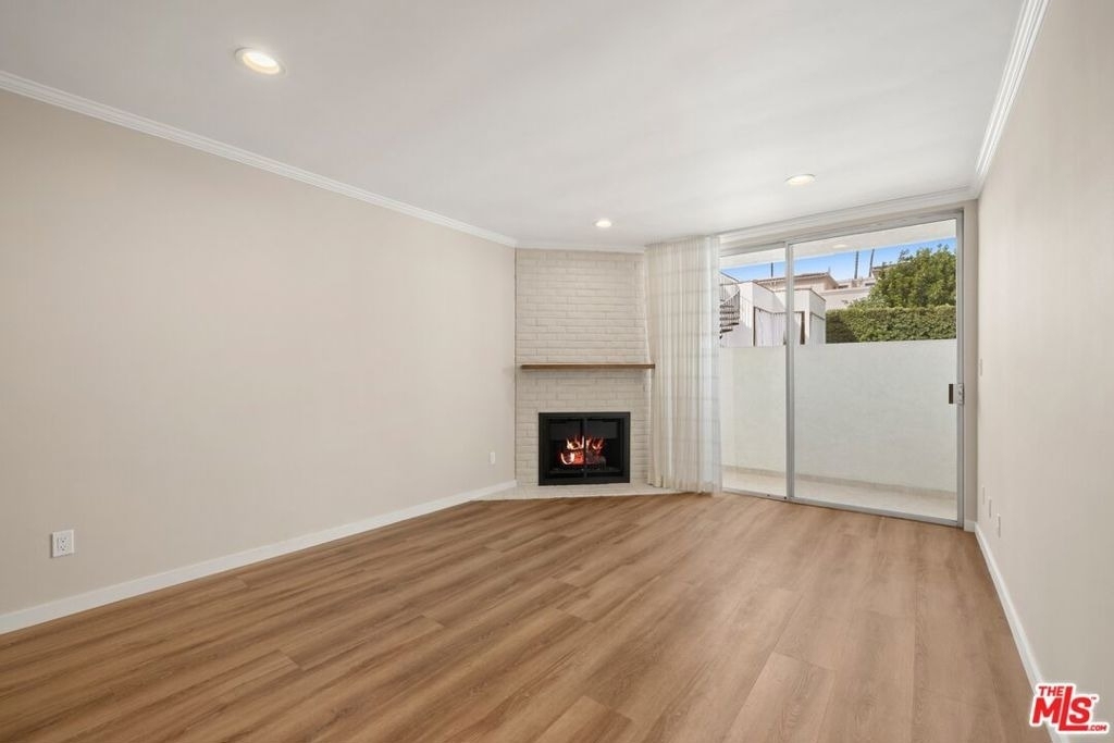 1109 20th Street - Photo 2
