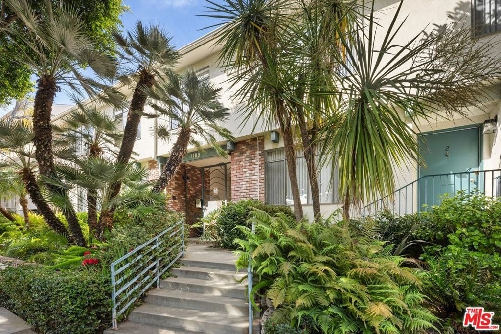 1109 20th Street - Photo 0