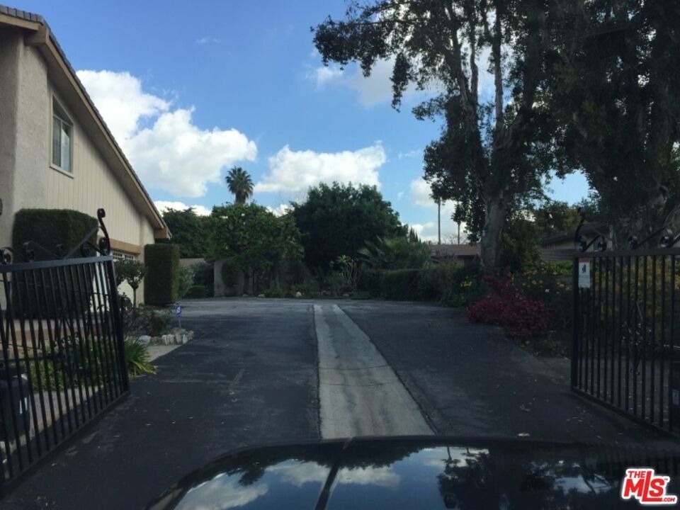1408 Valley View Road - Photo 3