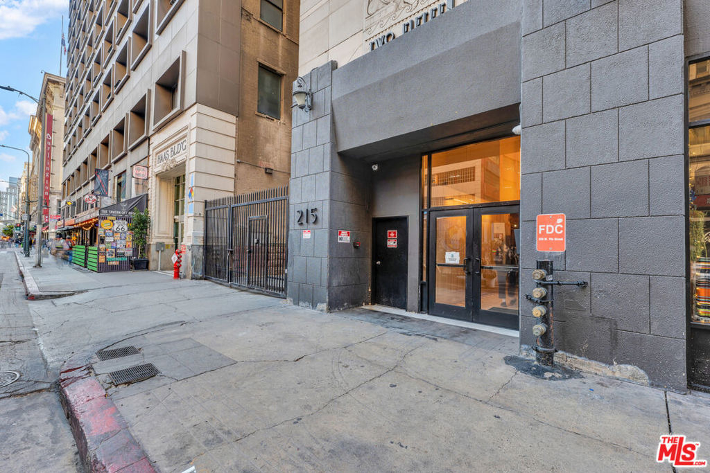 215 W 7th Street - Photo 39