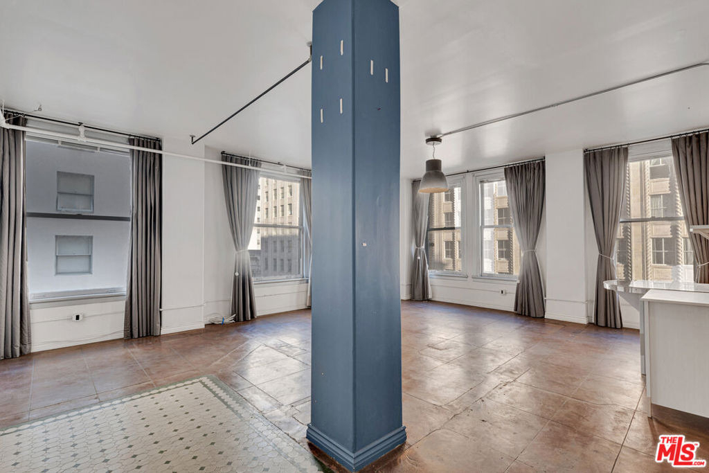 215 W 7th Street - Photo 7
