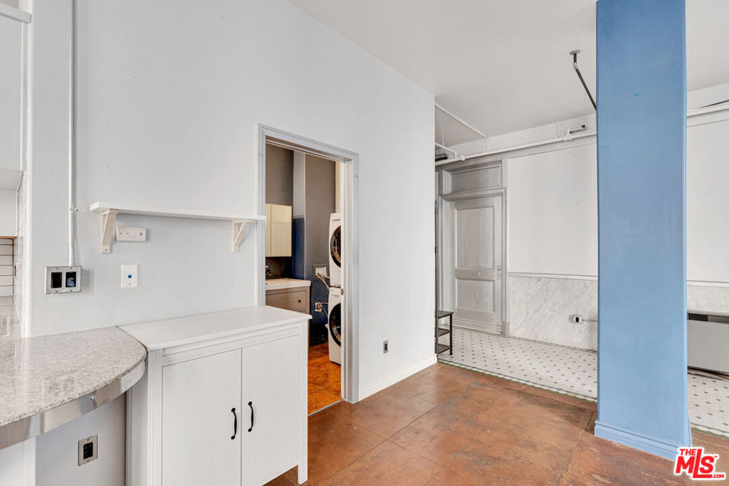 215 W 7th Street - Photo 20