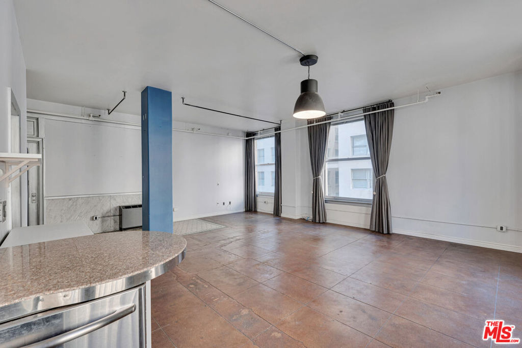 215 W 7th Street - Photo 13