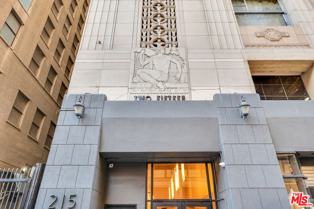 215 W 7th Street - Photo 41