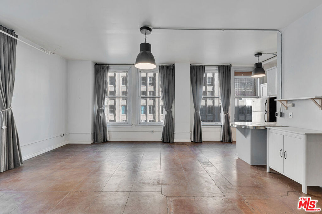215 W 7th Street - Photo 19
