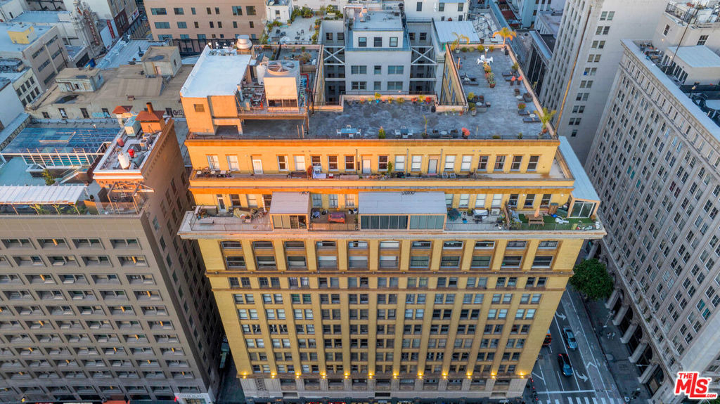 215 W 7th Street - Photo 4