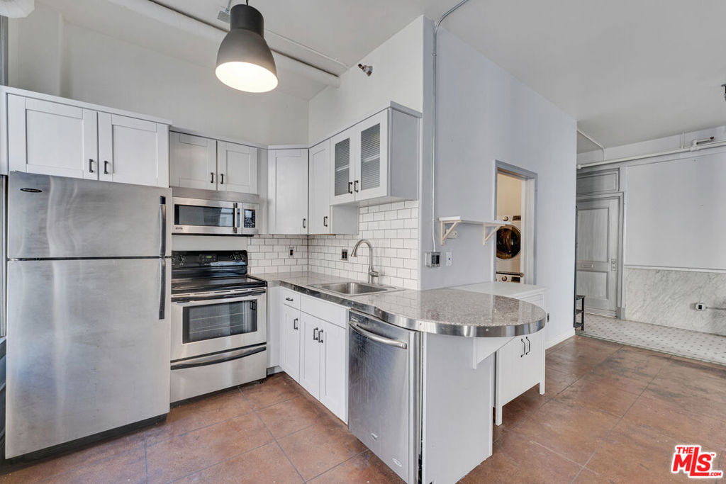 215 W 7th Street - Photo 17