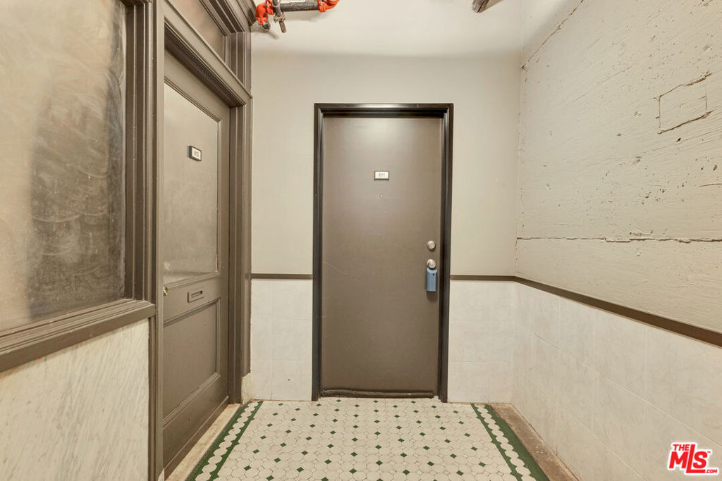 215 W 7th Street - Photo 26