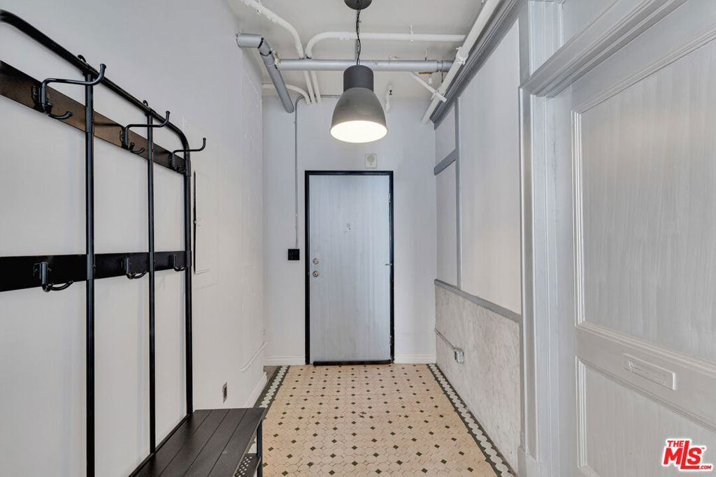 215 W 7th Street - Photo 6