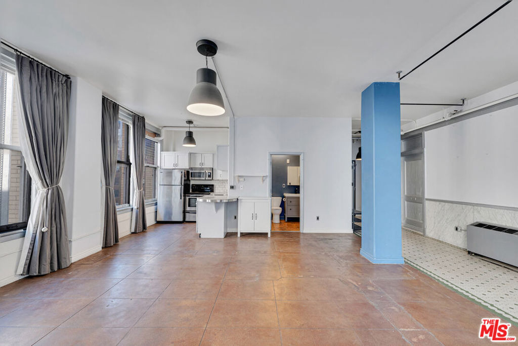 215 W 7th Street - Photo 10
