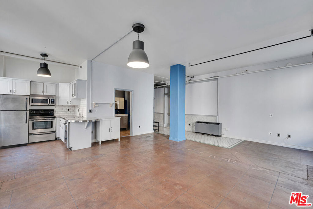 215 W 7th Street - Photo 11