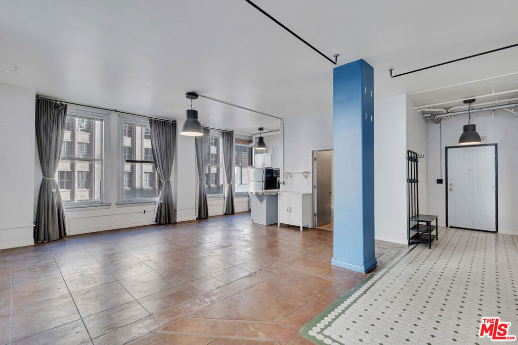 215 W 7th Street - Photo 9