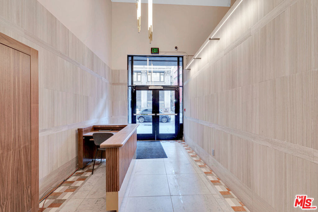 215 W 7th Street - Photo 38