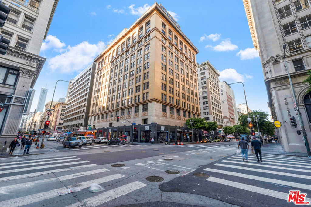 215 W 7th Street - Photo 42