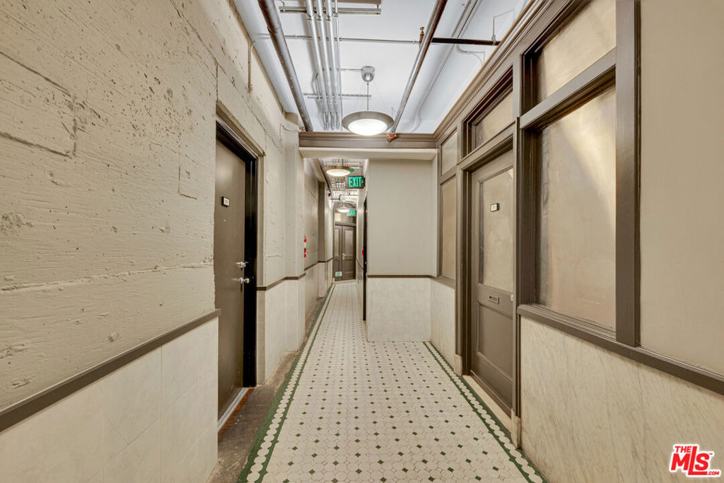 215 W 7th Street - Photo 27