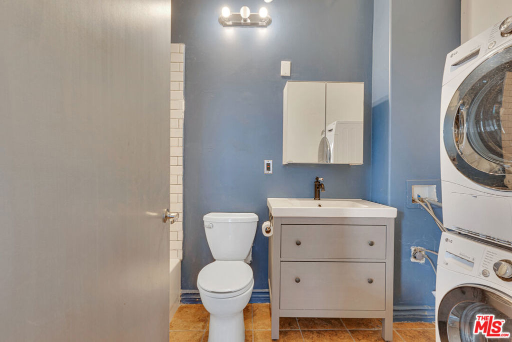 215 W 7th Street - Photo 21
