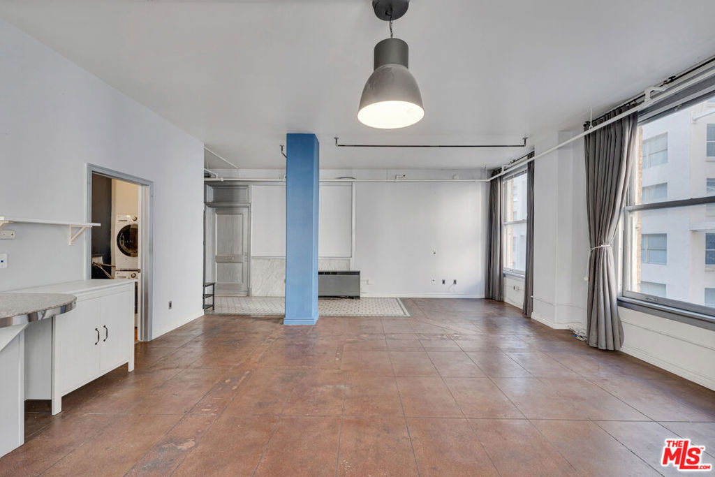 215 W 7th Street - Photo 12