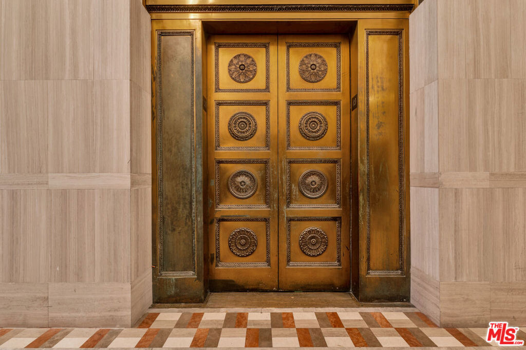 215 W 7th Street - Photo 43