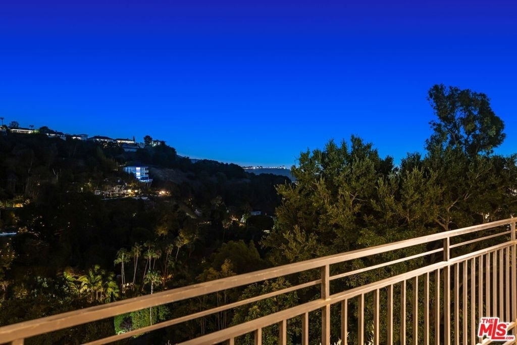 2528 Carman Crest Drive - Photo 30