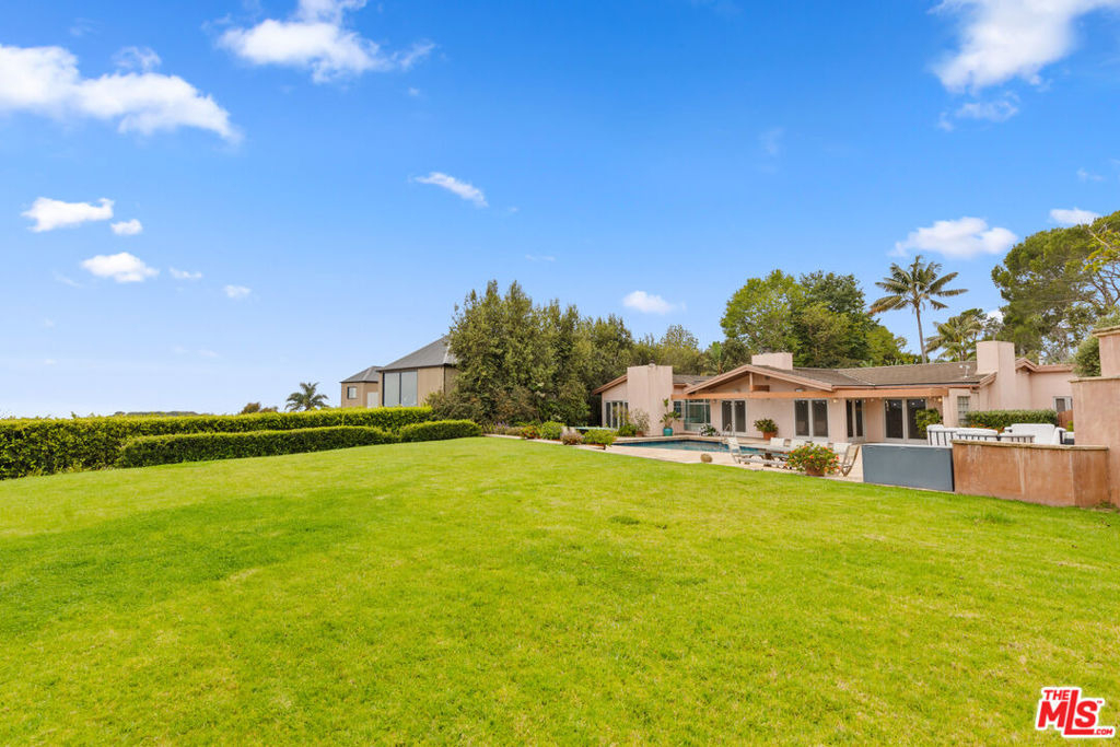7122 Dume Drive - Photo 16