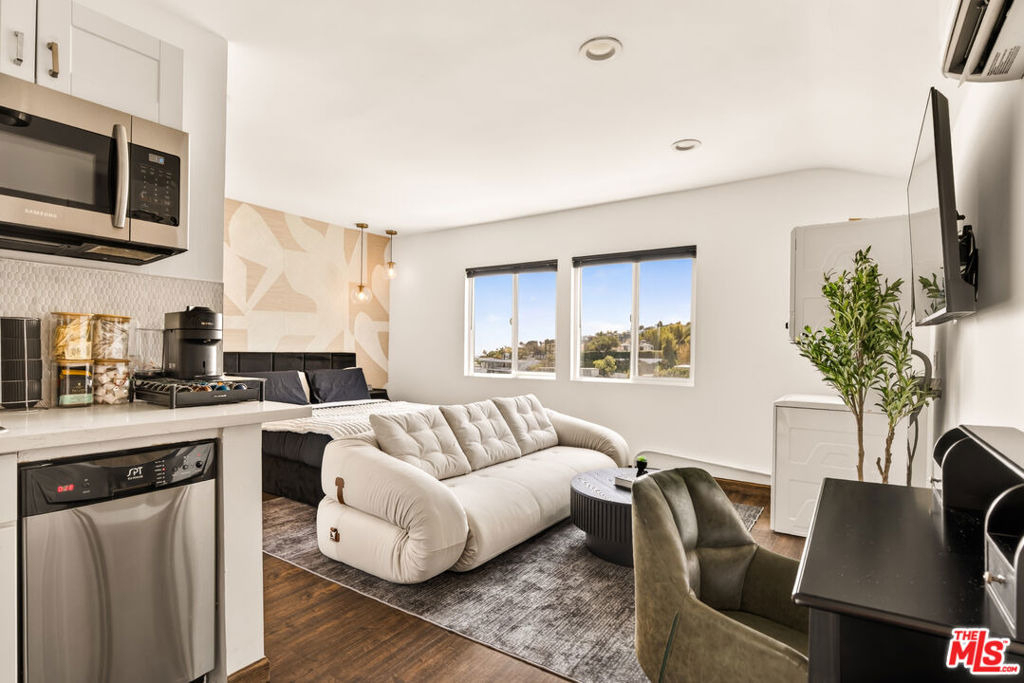 8810 Hollywood Boulevard - Photo 6