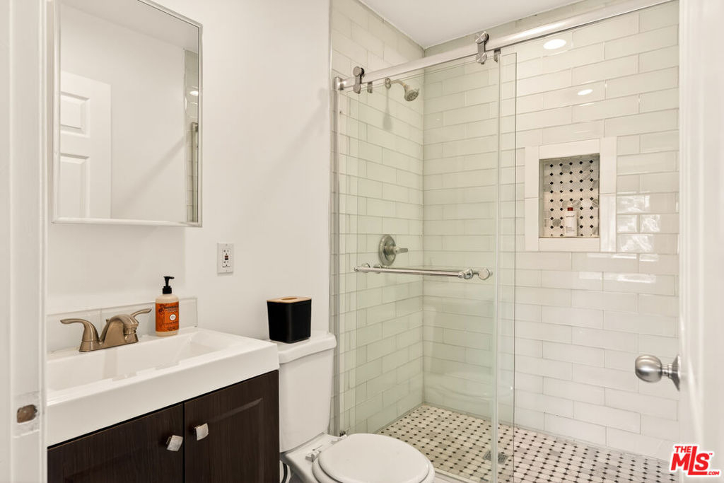8810 Hollywood Boulevard - Photo 13