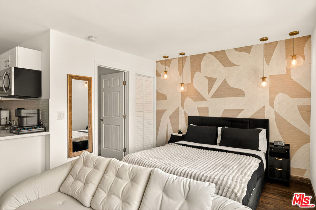 8810 Hollywood Boulevard - Photo 3