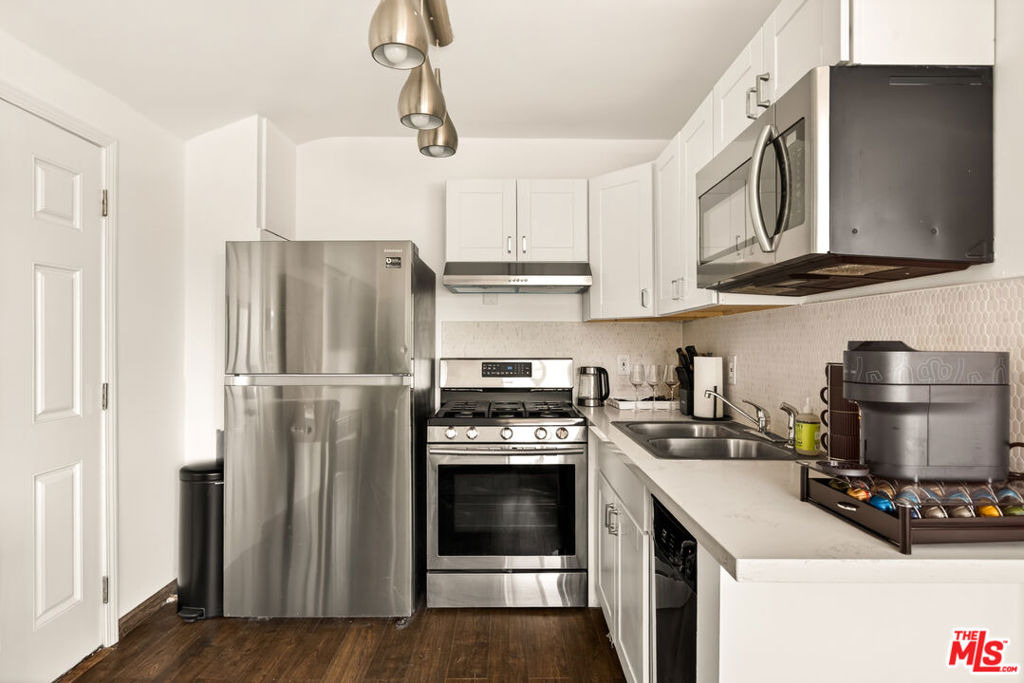 8810 Hollywood Boulevard - Photo 1