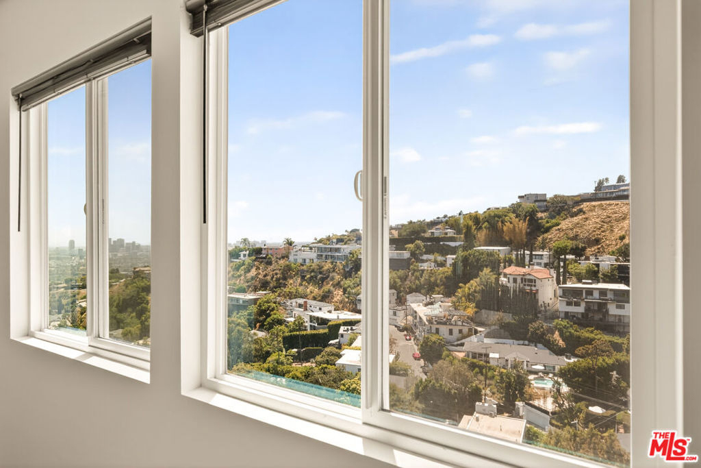8810 Hollywood Boulevard - Photo 11